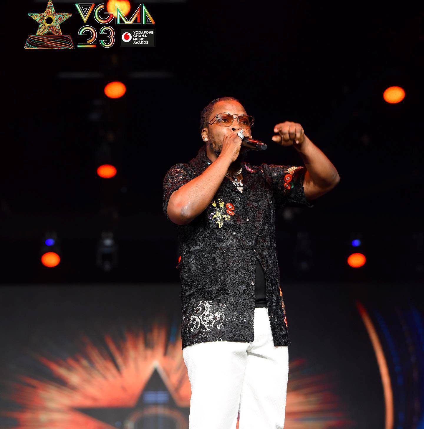 Edem mesmerize Ghanaians as the Host of #VGMA23 Industry Night Show